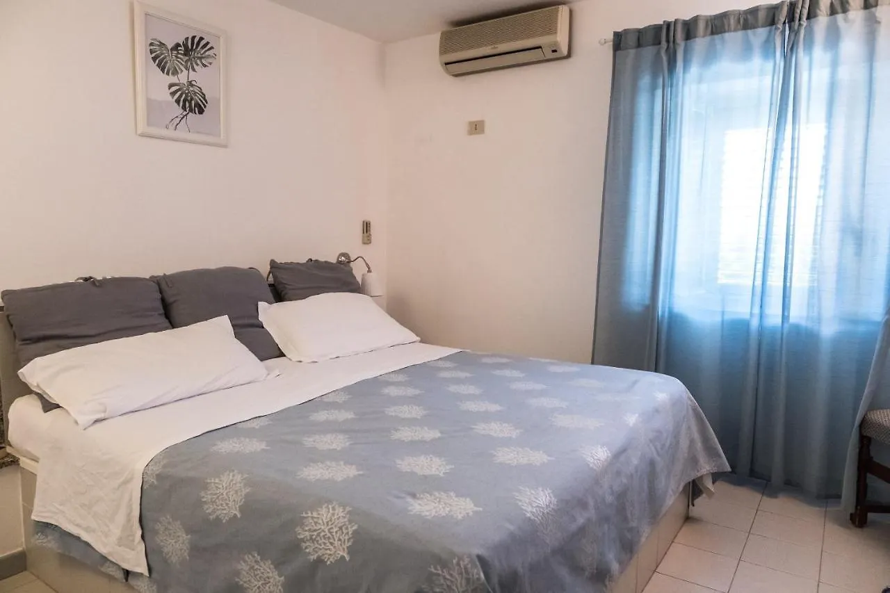 Hotel Villino Gallodoro Taormina 2*,  Italy