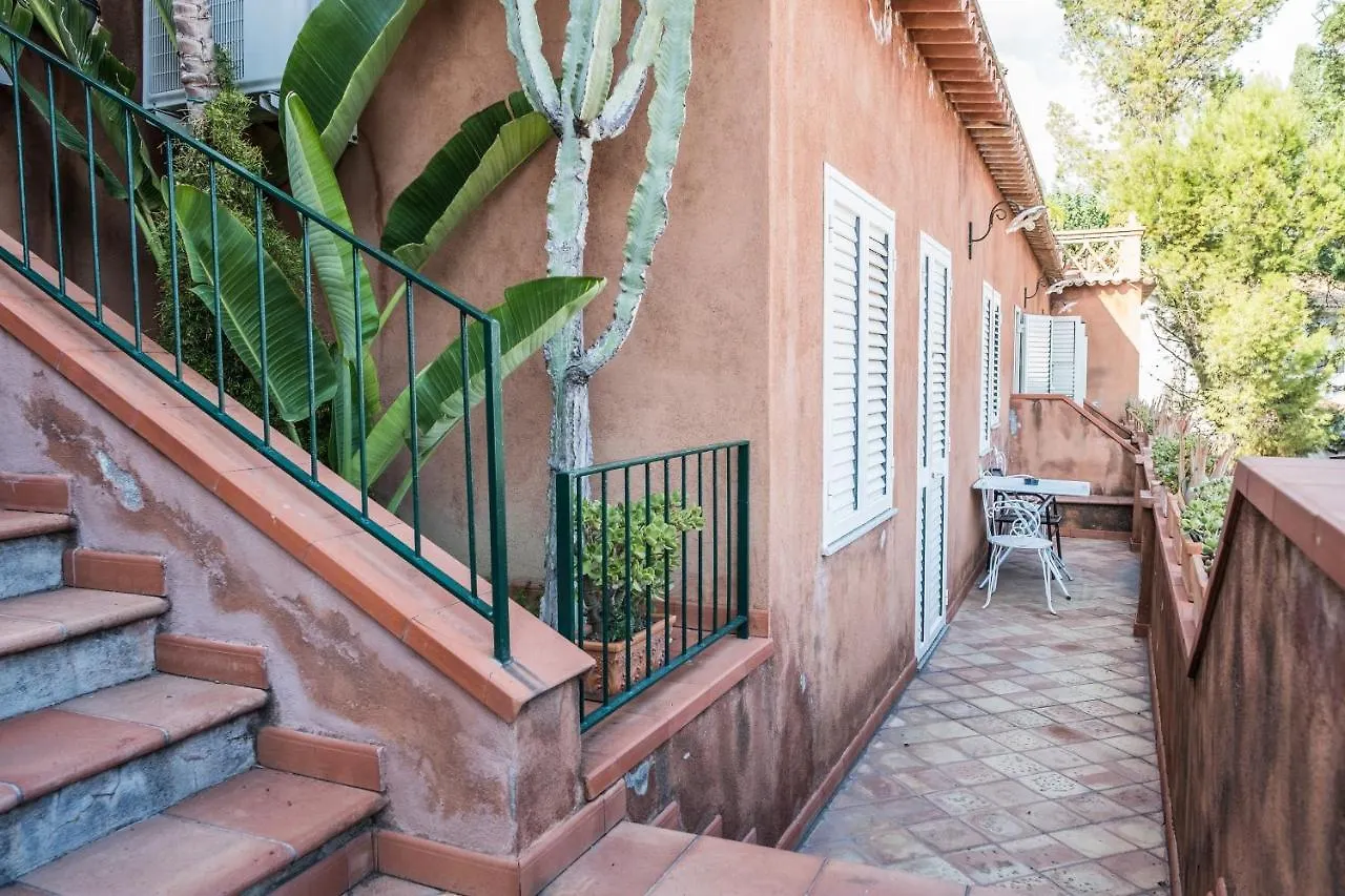 Hotel Villino Gallodoro Taormina 2*,  Italy