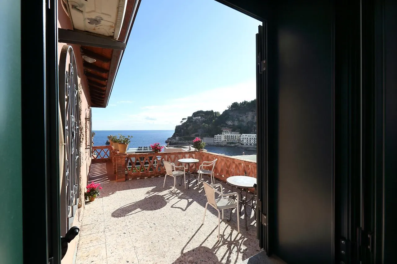 Hotel Villino Gallodoro Taormina 2*,