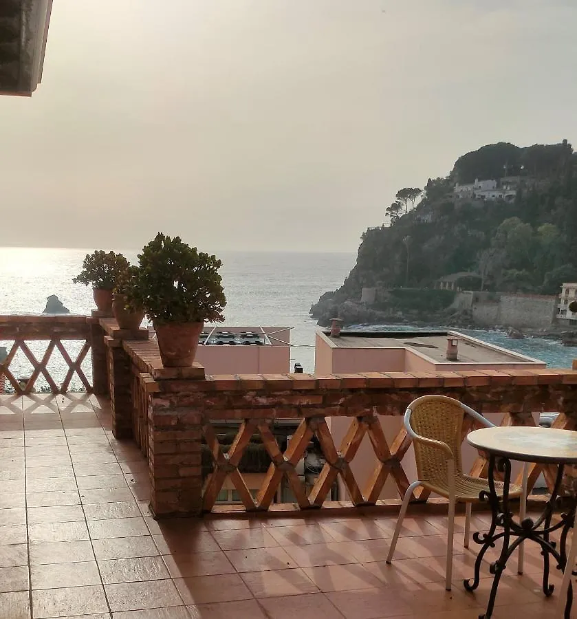 Hotel Villino Gallodoro Taormina 2*,  Itália
