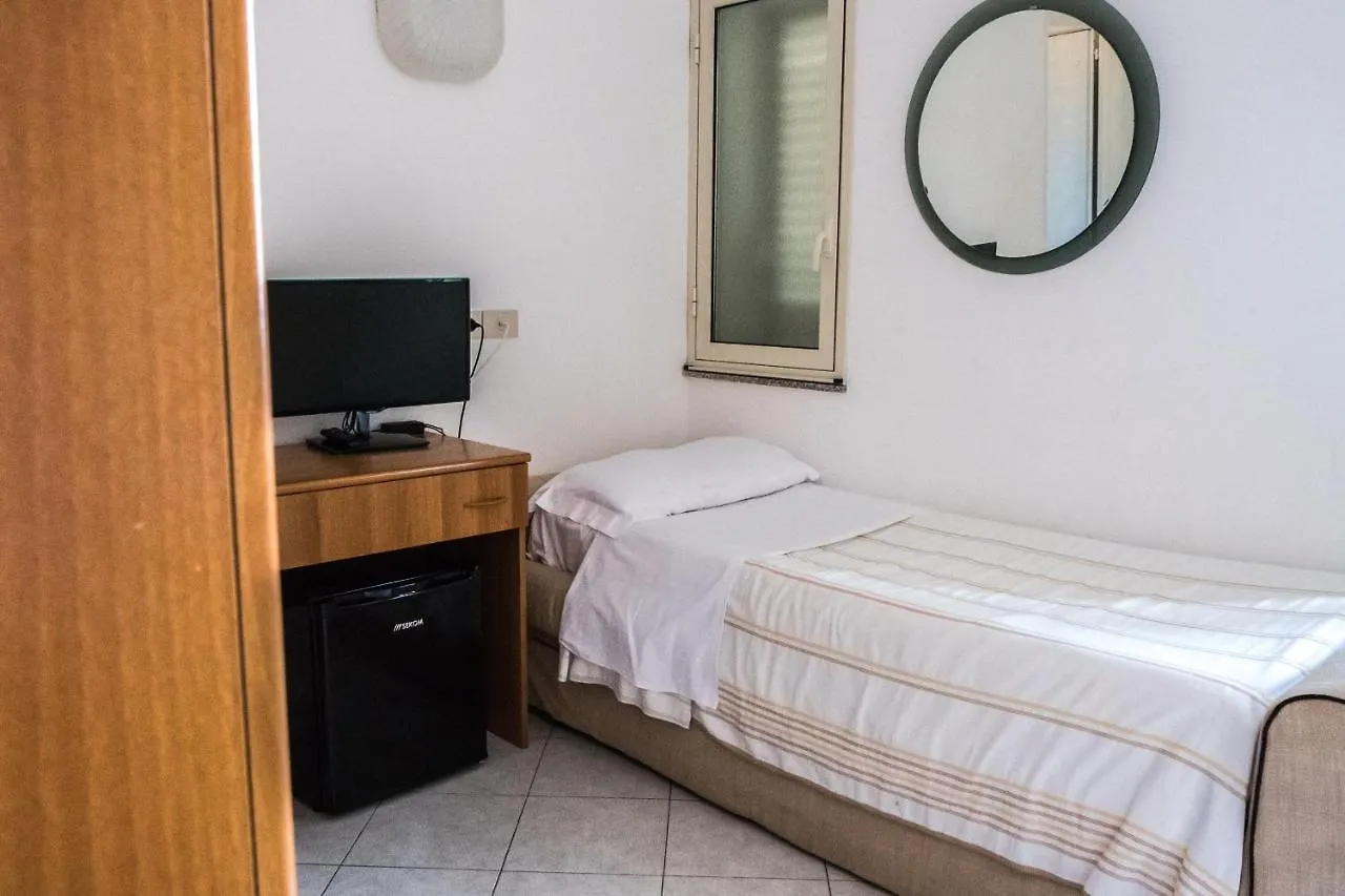Hotel Villino Gallodoro Taormina 2*,  Italy