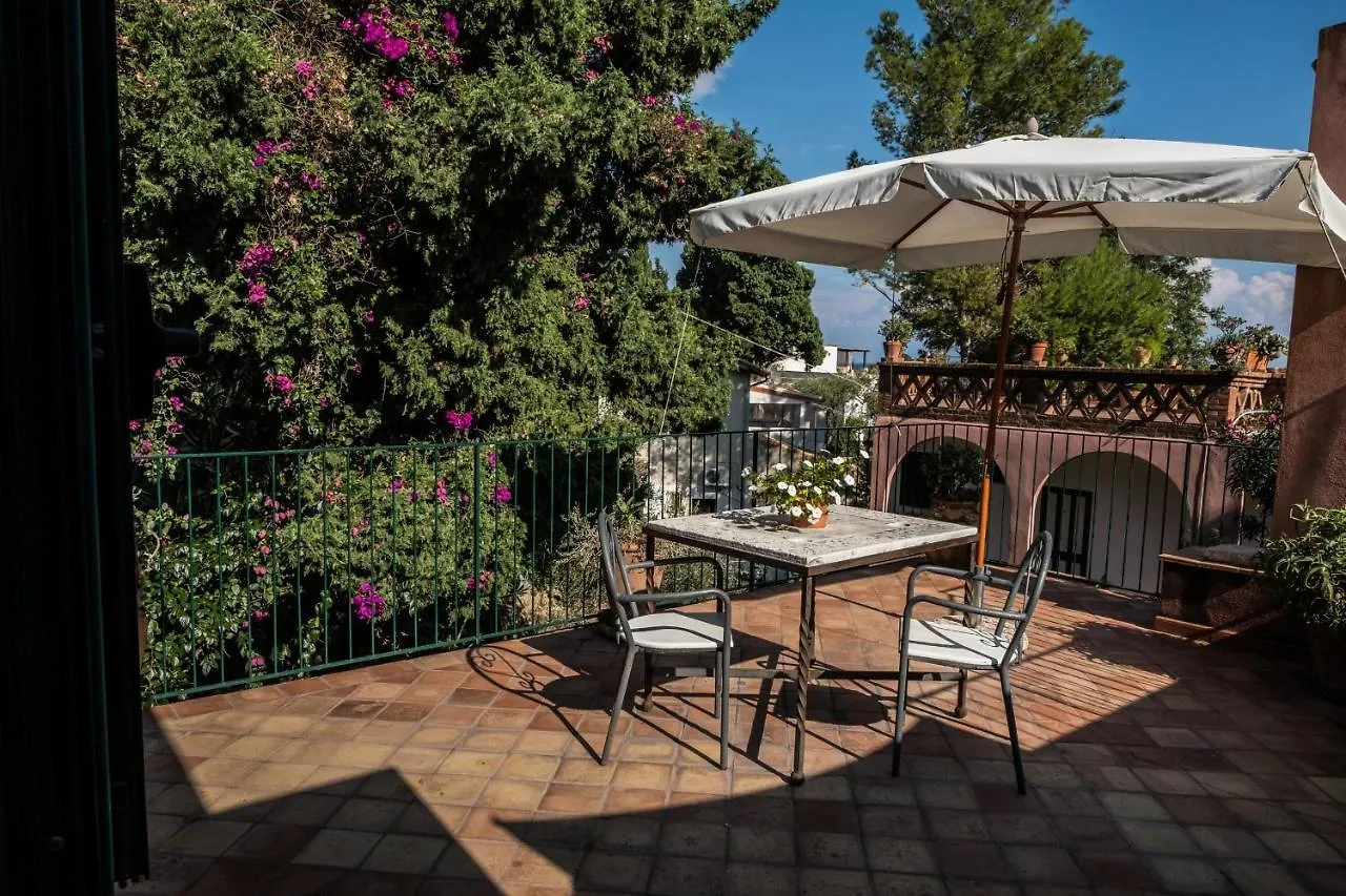 Hotel Villino Gallodoro Taormina 2*,