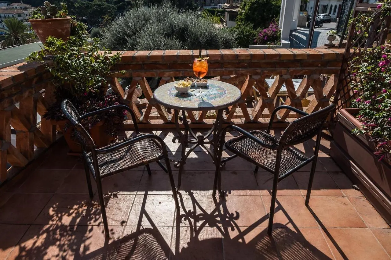 **  Hotel Villino Gallodoro Taormina Italy